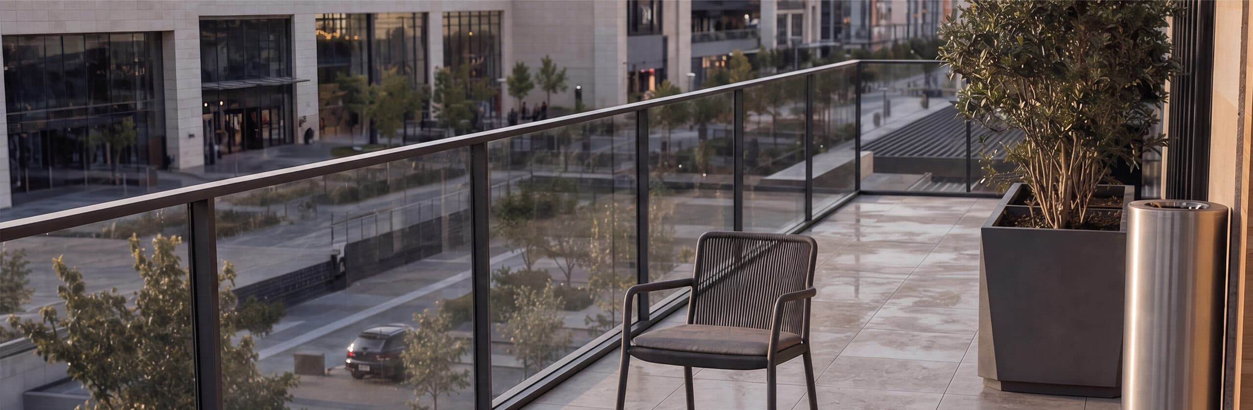 Armor Küpeşte Sistemi ile donatılmış balkon