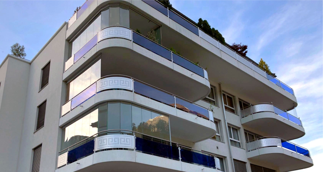 Легко ли можно очистить от загрязнения безрамное балконное остекление?